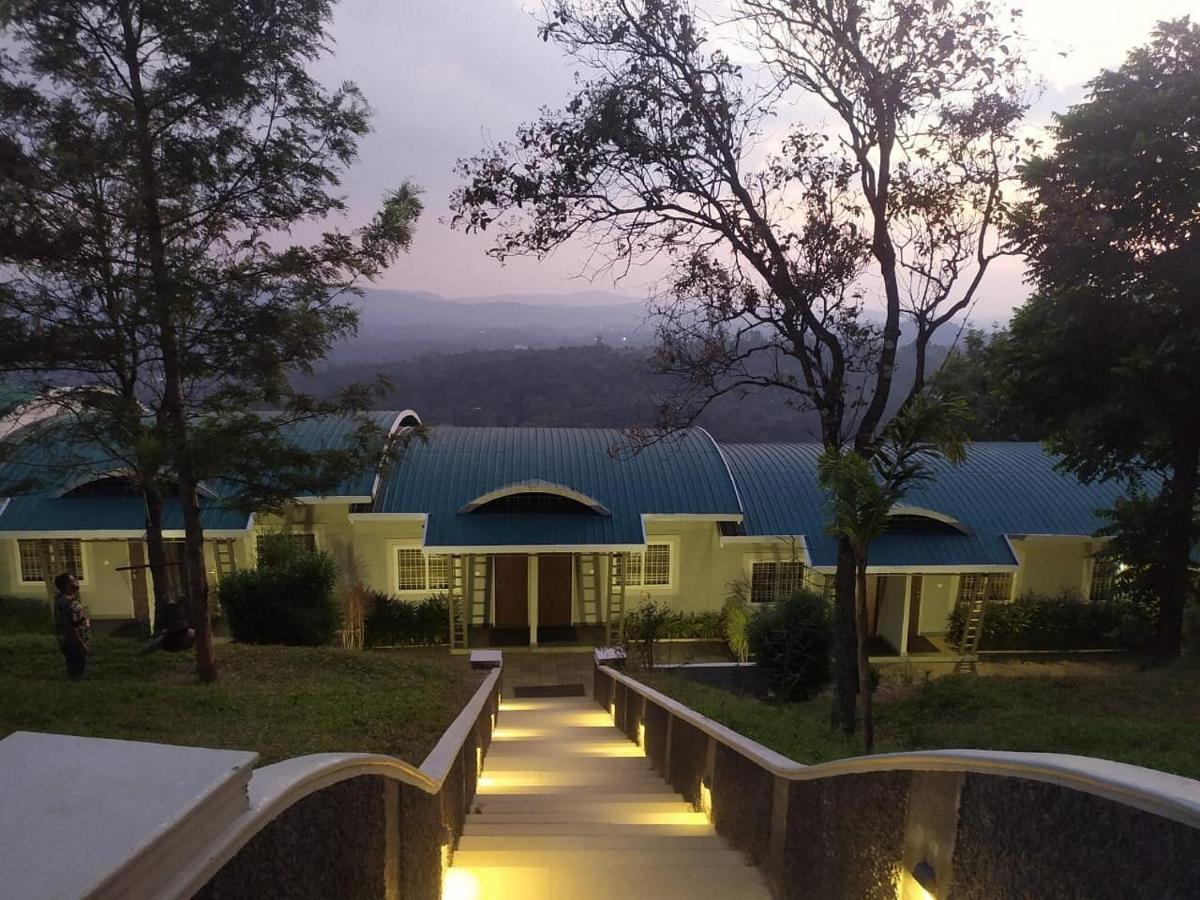 Windale Resorts Pooppara Esterno foto