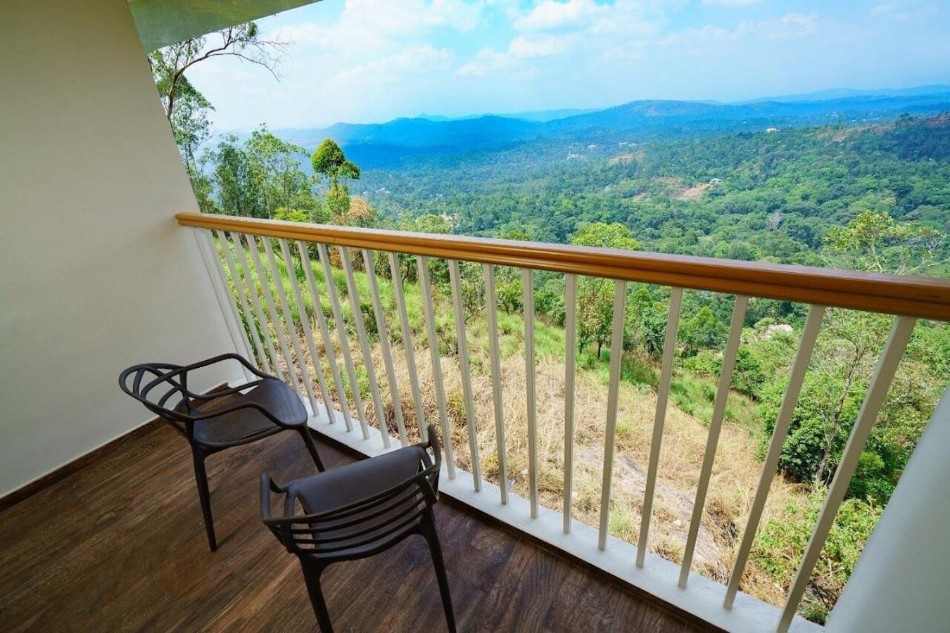 Windale Resorts Pooppara Esterno foto