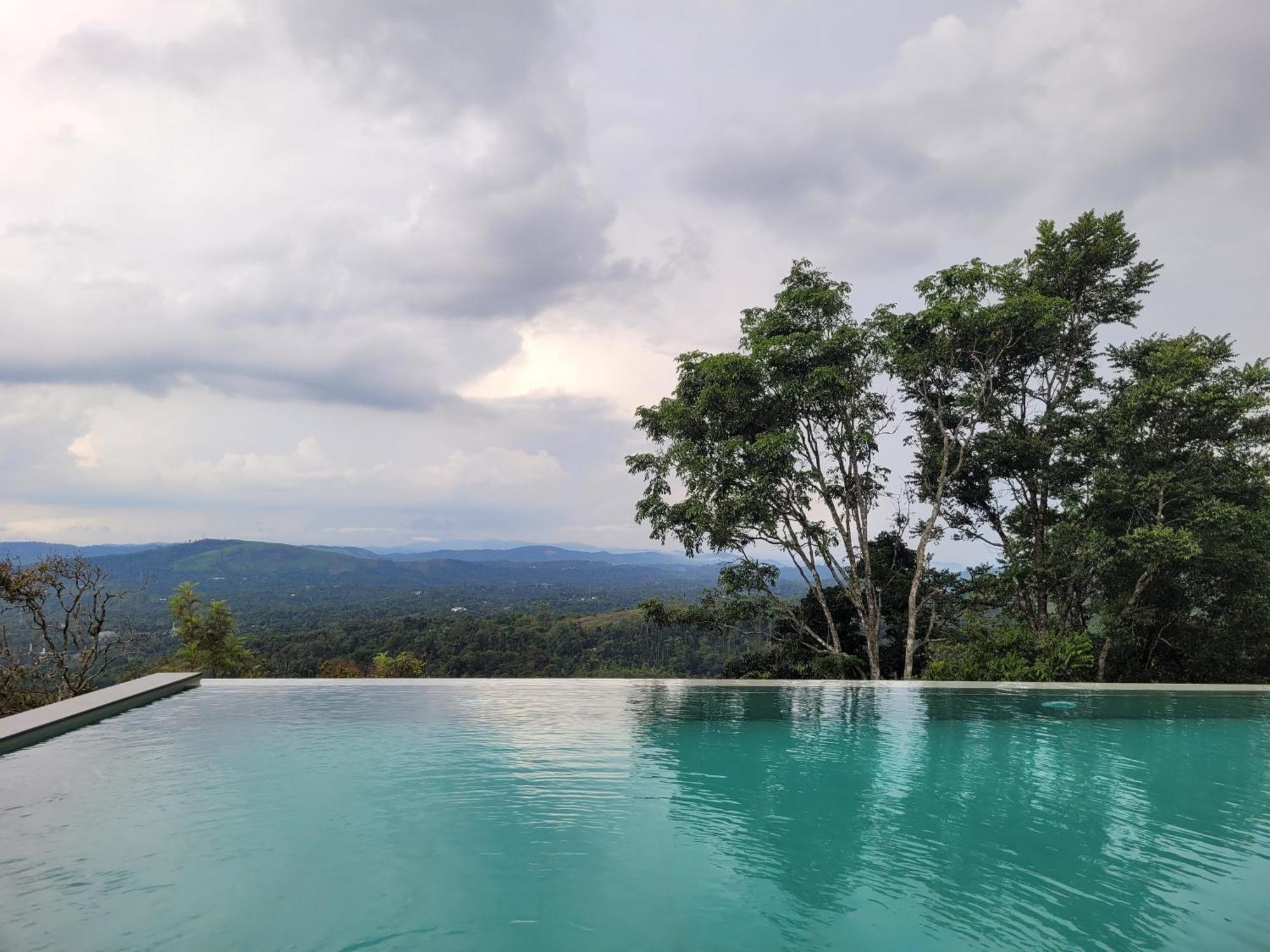 Windale Resorts Pooppara Esterno foto