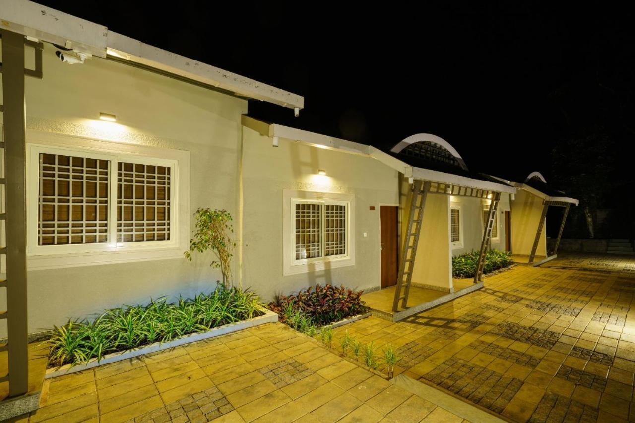 Windale Resorts Pooppara Esterno foto