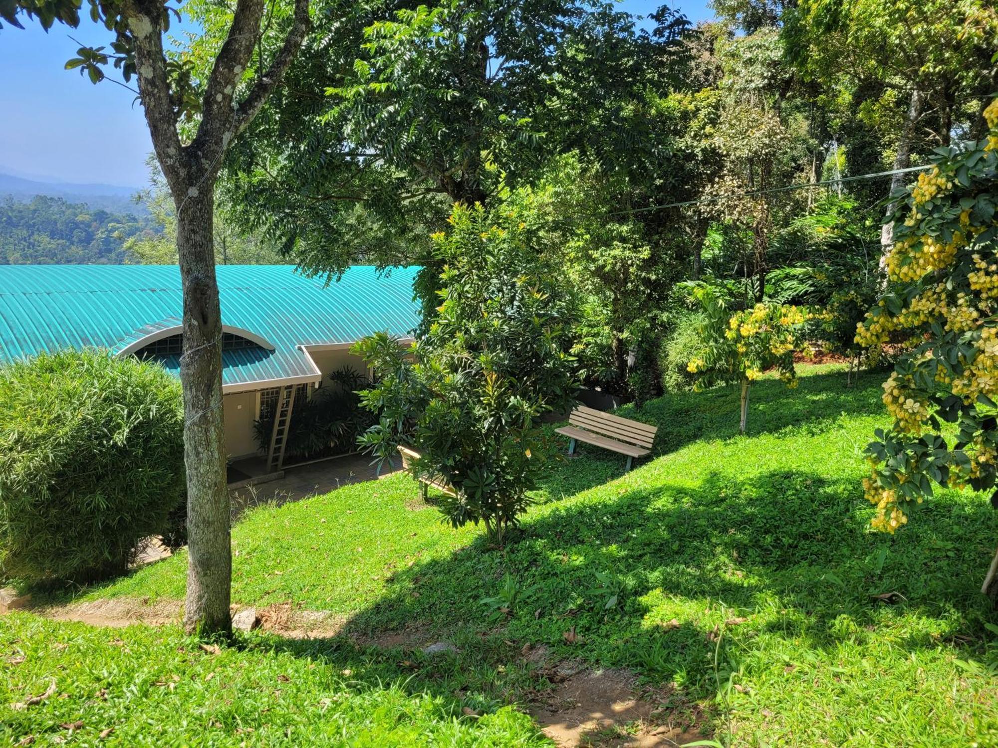 Windale Resorts Pooppara Esterno foto